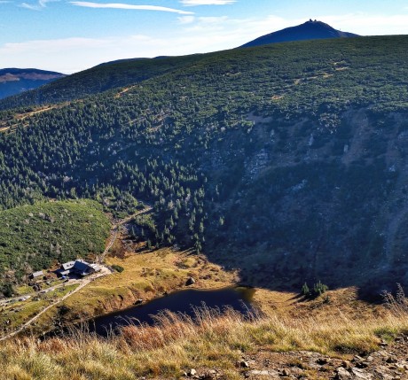 Widok z góry na schronisko Samotnia